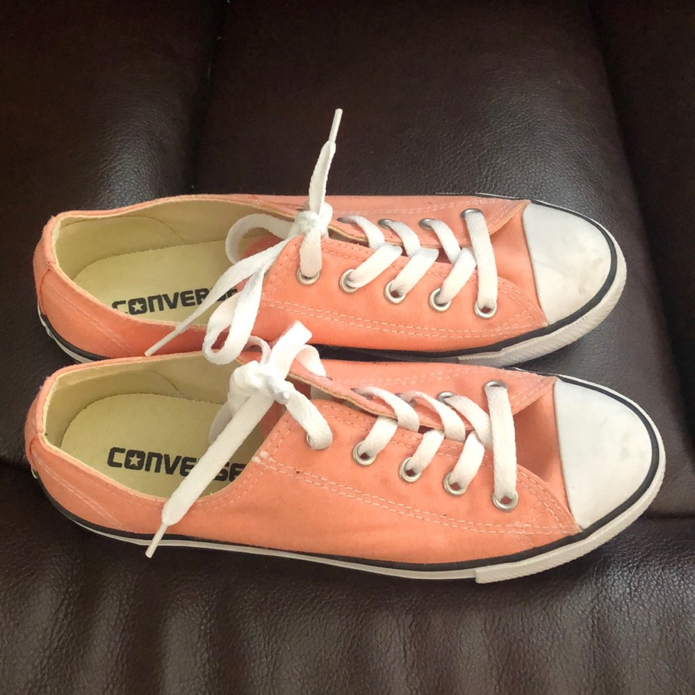 Women converse size 6